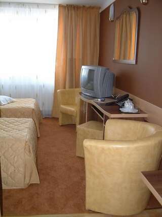 Отель Hotel Sud Джурджу Двухместный номер с 2 отдельными кроватями-5