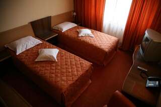 Отель Hotel Sud Джурджу Двухместный номер с 2 отдельными кроватями-19