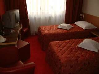 Отель Hotel Sud Джурджу Двухместный номер с 2 отдельными кроватями-1